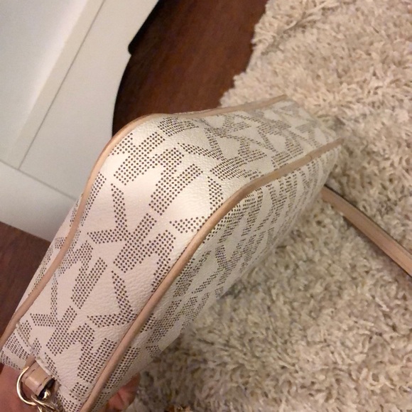 Michael Kors crossbody bag. Great condition. - Picture 5 of 8